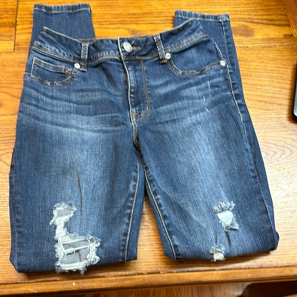 Women's High Rise Distressed Jeans - Picture 3 of 6